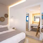 Louis Santorini Aparthotel 4*