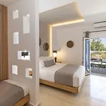 Louis Santorini Aparthotel Kamári