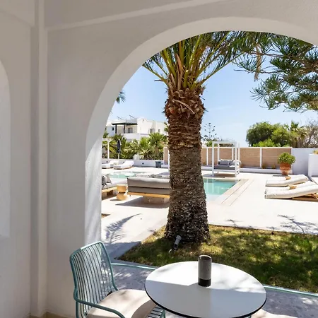 Louis Santorini Aparthotel 4*