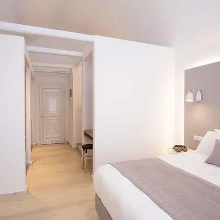Louis Santorini Aparthotel