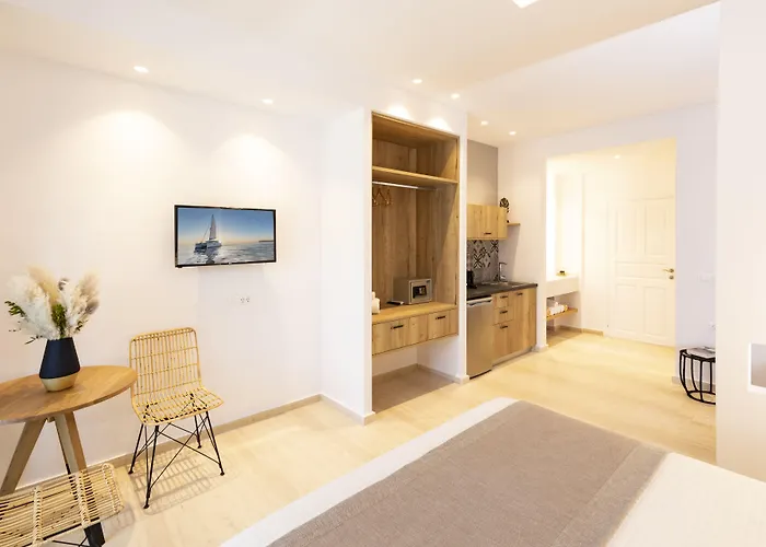 استوديوهات لويس سانتوريني