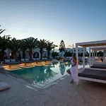 Louis Santorini Kamári