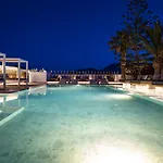 Louis Santorini Aparthotel 4*