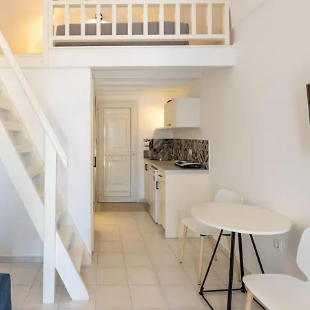 Louis Santorini Aparthotel Kamári