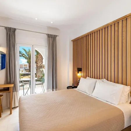 Louis Santorini Aparthotel Kamári