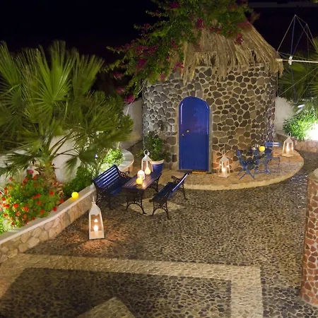 Louis Santorini Aparthotel Kamári