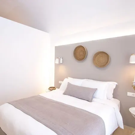 Louis Santorini Aparthotel 4*