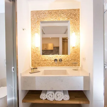 Louis Santorini Aparthotel
