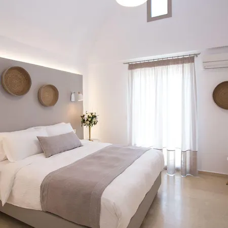Louis Santorini Kamári