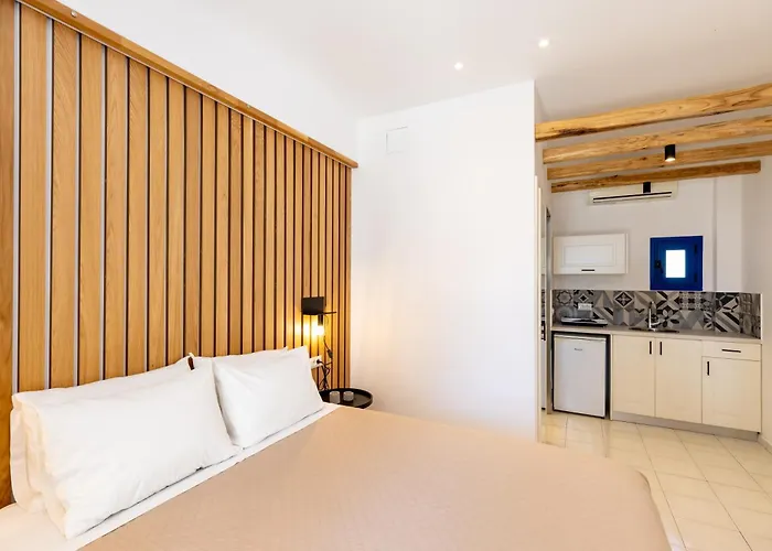 Louis Santorini Kamári