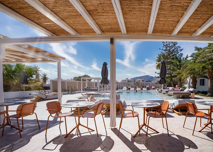 Louis Santorini Apartahotel 4*