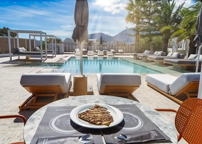 Apartahotel Louis Santorini