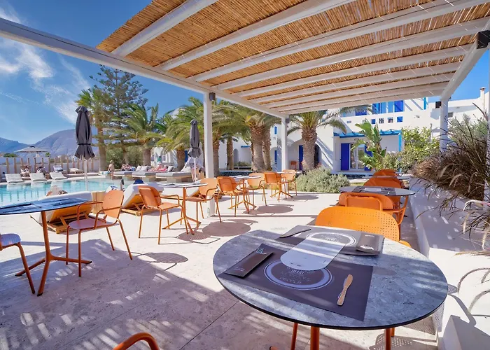 استوديوهات لويس سانتوريني