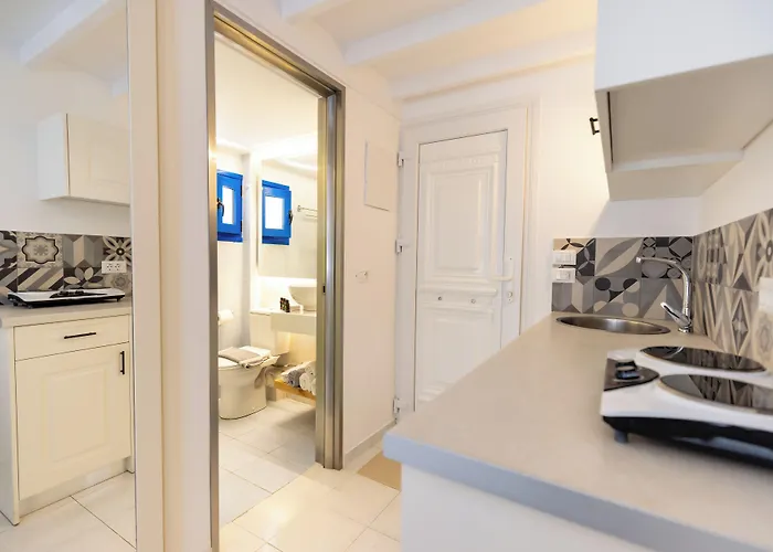 استوديوهات لويس سانتوريني